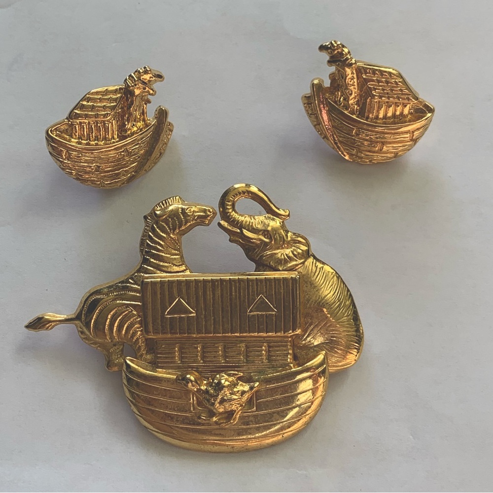 Premier Designs Gold Noah's Ark Brooch and Earrings Set - Picture 1 of 7